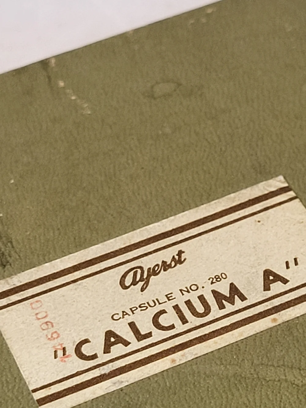 1930s Ayrest Canadian Bilingual Box 